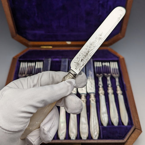約 1860 年英國古董白色珍珠手柄餐具 12 對套裝 Walker & Hall